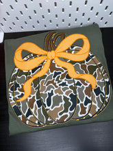Load image into Gallery viewer, Camo Pumpkin
