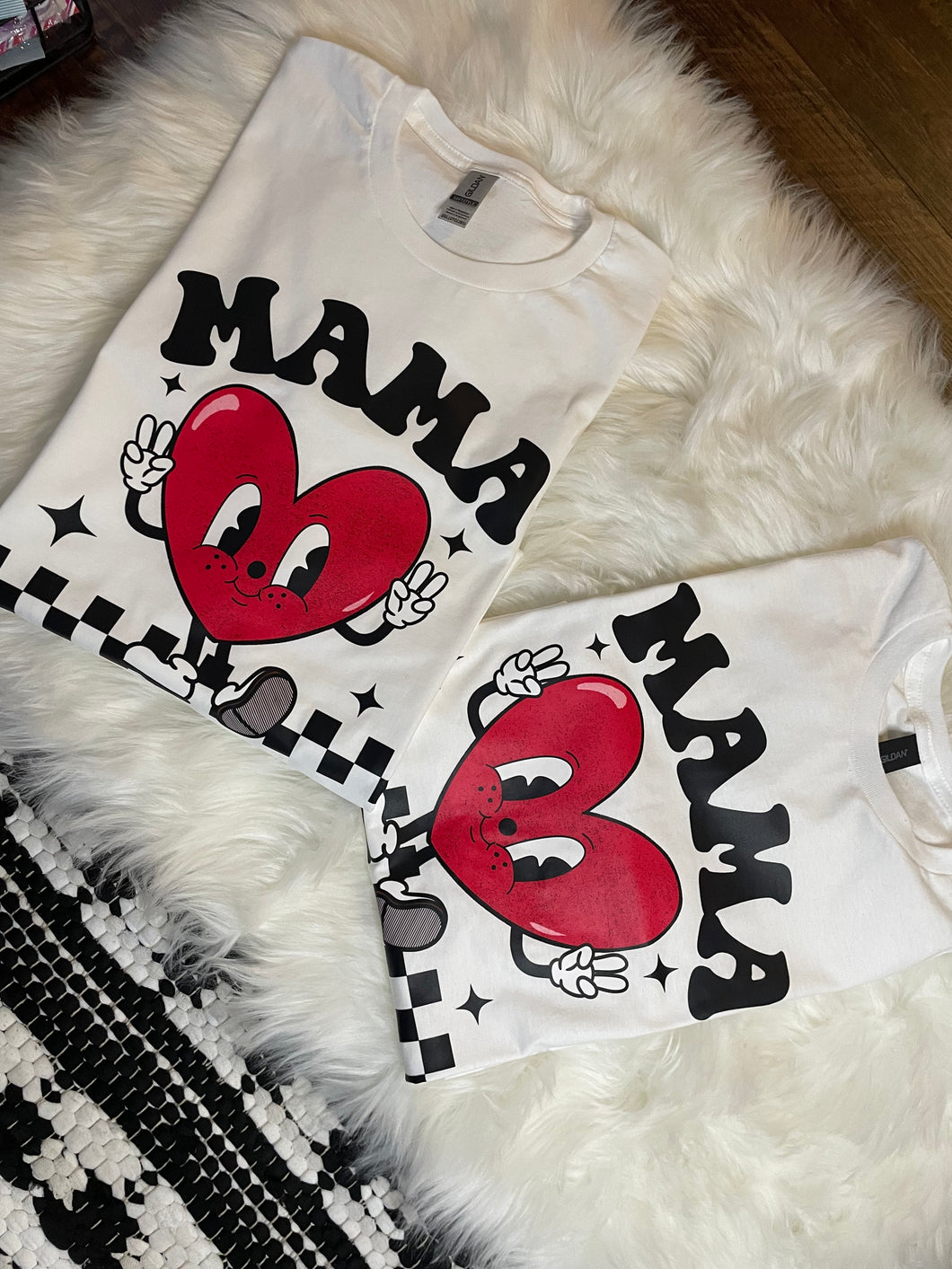 Mama Heart Retro