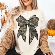 Load image into Gallery viewer, Camo Bow
